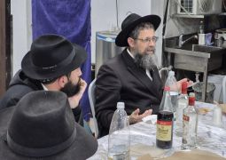 בת ים: עשרות אנשים בהתוועדות י"א ניסן